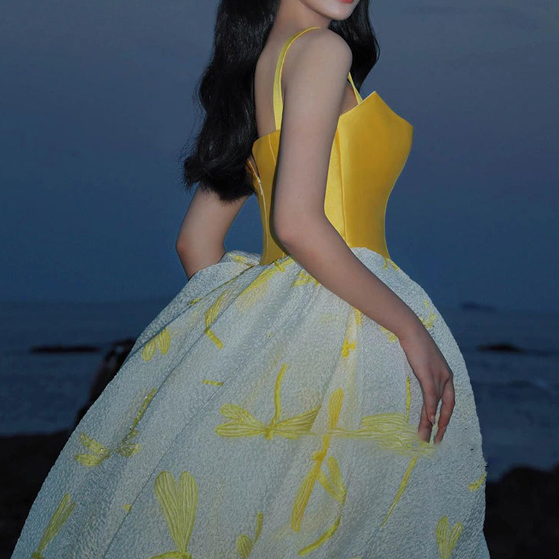 Elegante Abito Giallo in Raso  - Embroidery Yellow Dress recensione e prezzo
