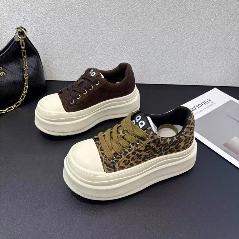 Sneakers con suola spessa e mo - Embroidery Garments recensione e prezzo